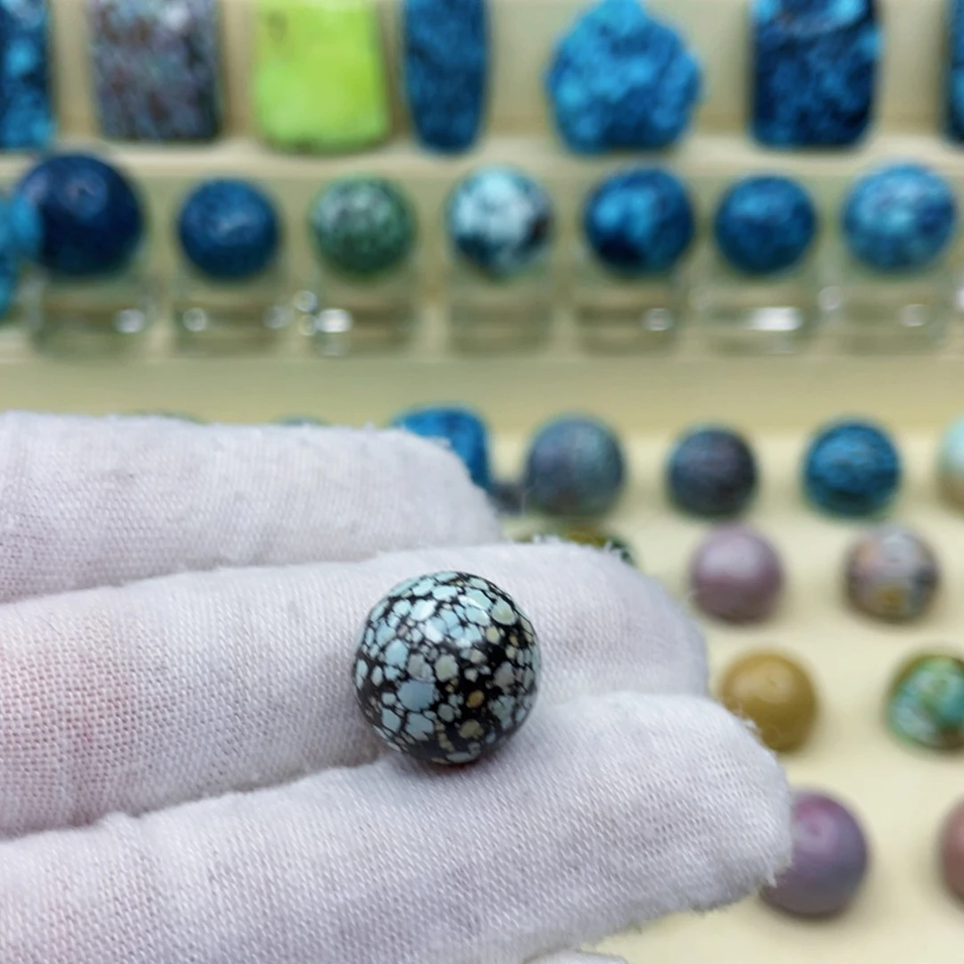 未镶嵌绿松石颈饰