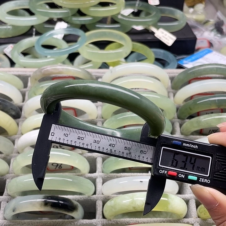蛇纹石玉未镶嵌手镯88
