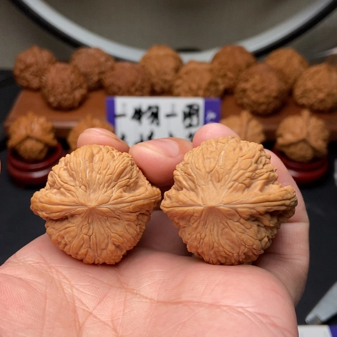 文玩核桃吊坠38绣球