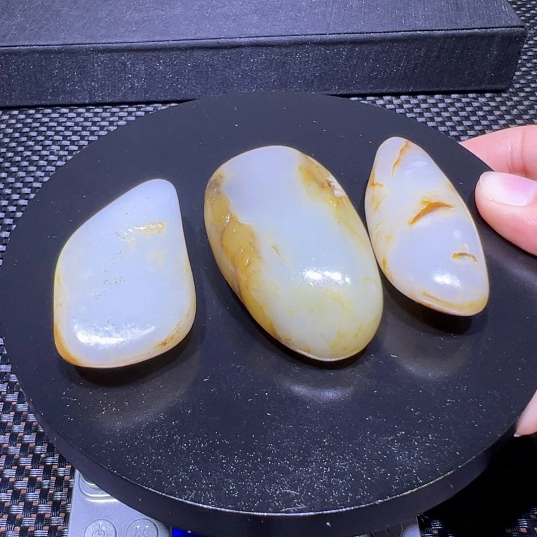 吊坠(不含链)未镶嵌和田玉（子料）130-64