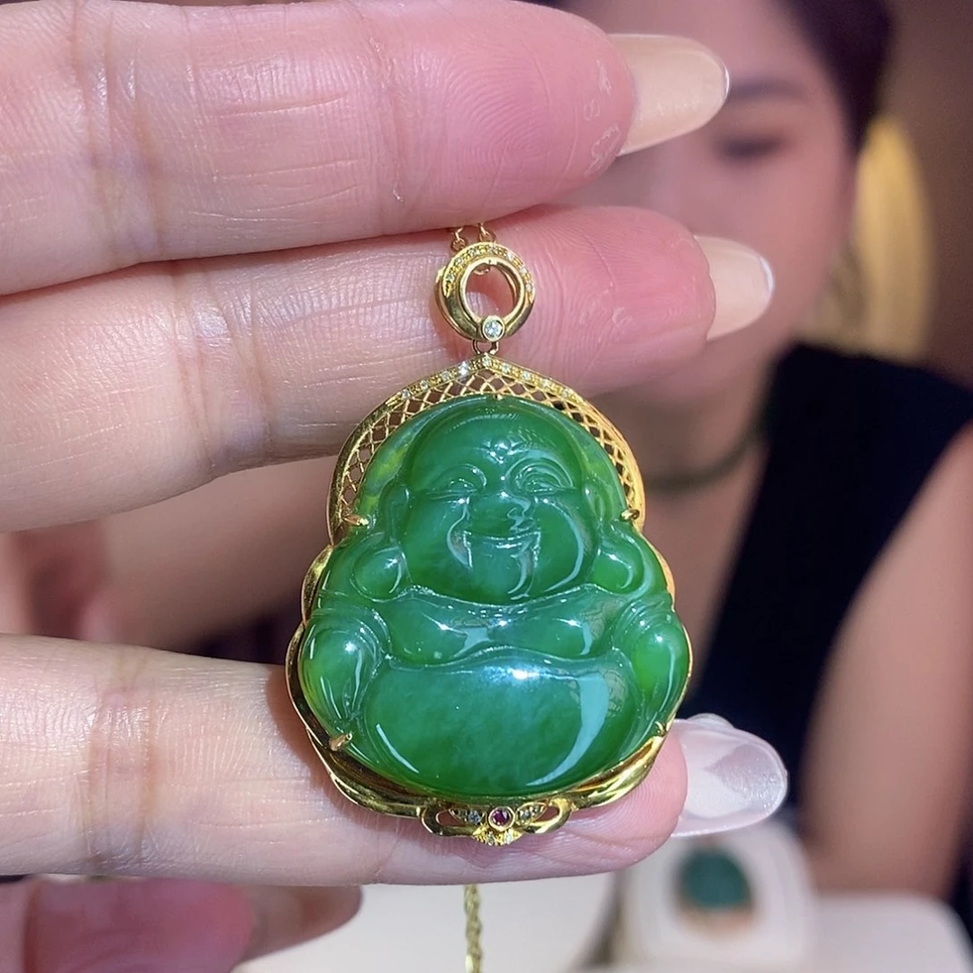 颈饰18K金镶嵌和田玉（碧玉）