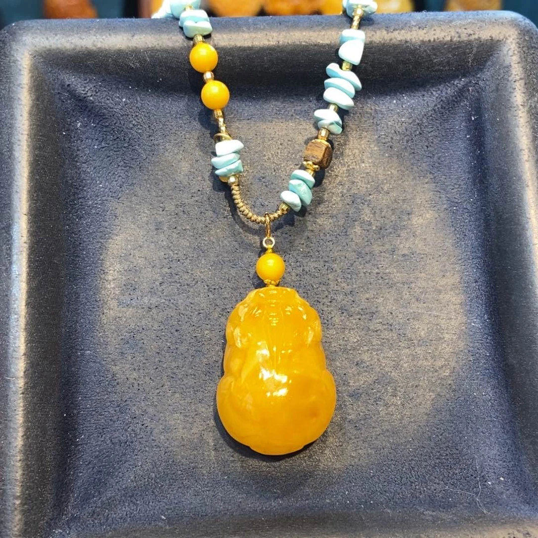 琥珀未镶嵌颈饰蜜蜡