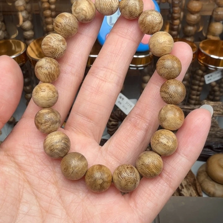 沉香碎屑沉香马泥涝沉香1.1的7.7克