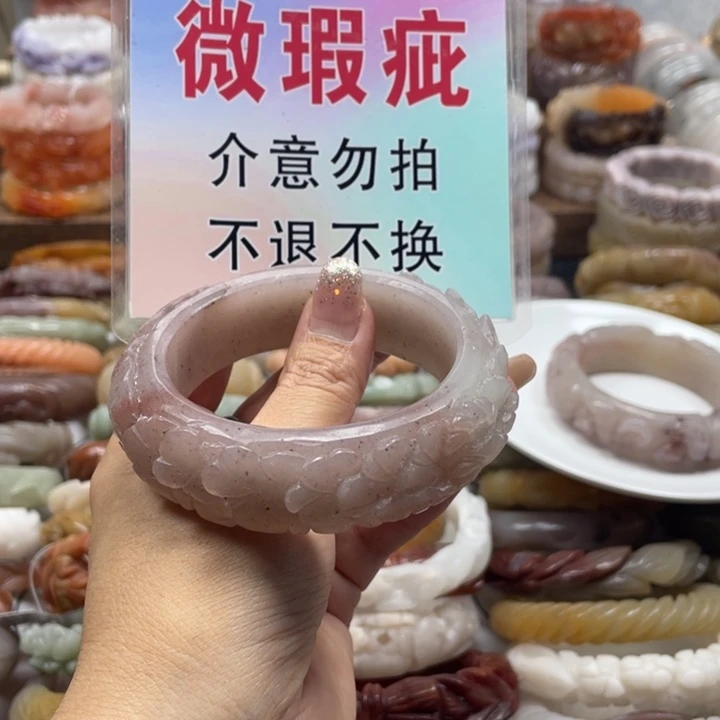 晓***悦未镶嵌手镯石英质玉