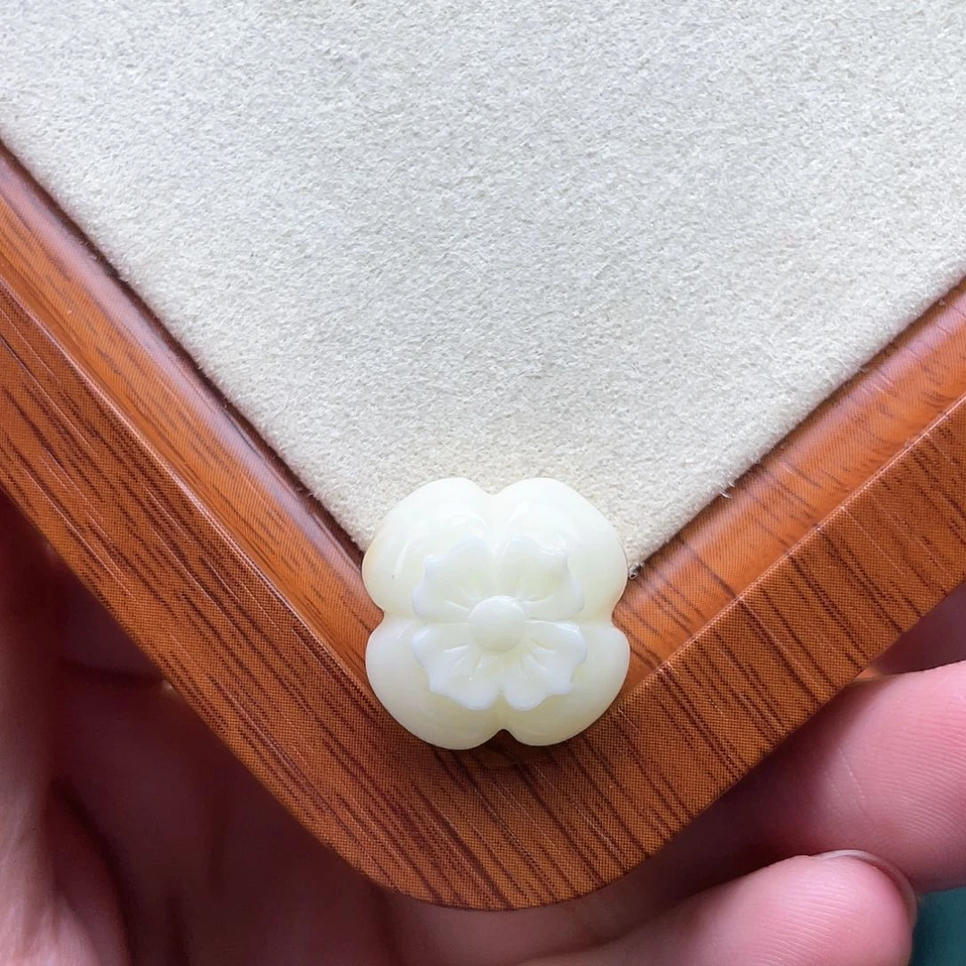 琥珀裸石未镶嵌蜜蜡