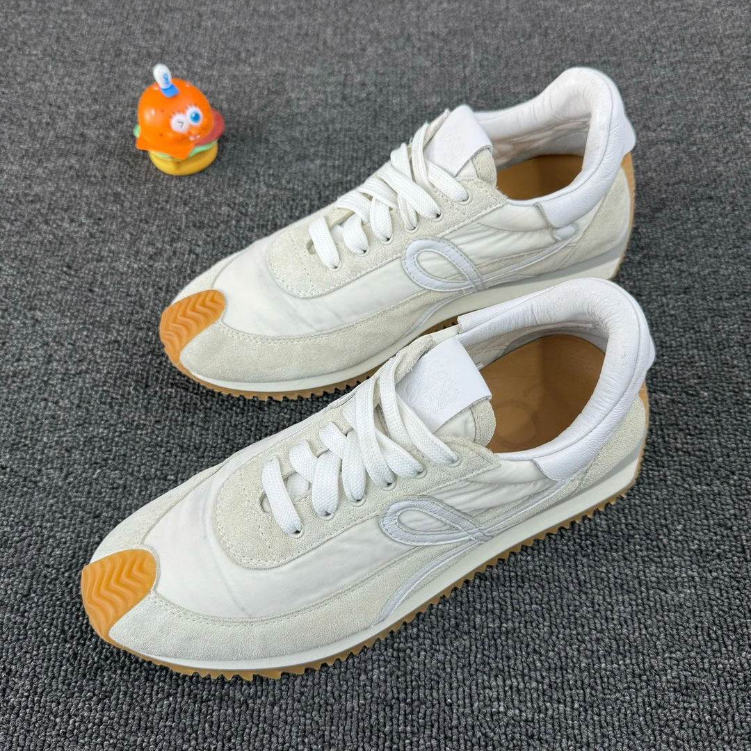 LOEWE罗意威灰色阿甘鞋 尺码：38 HB1038