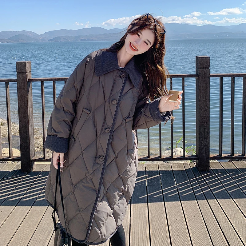 灰色菱格中长款羽绒服女冬季2024新款韩系复古设计小众白鸭绒外套