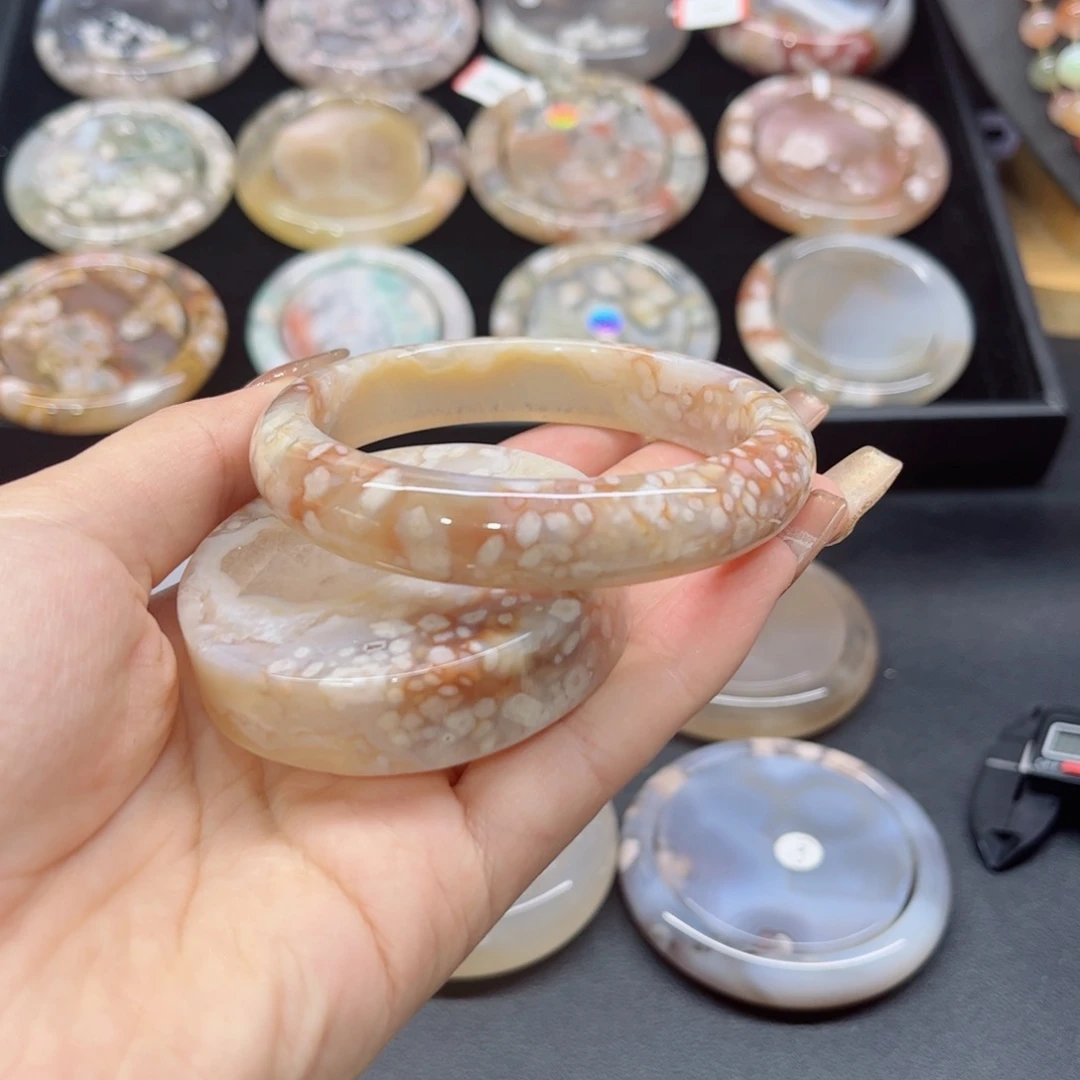 玛瑙/玉髓手镯未镶嵌59