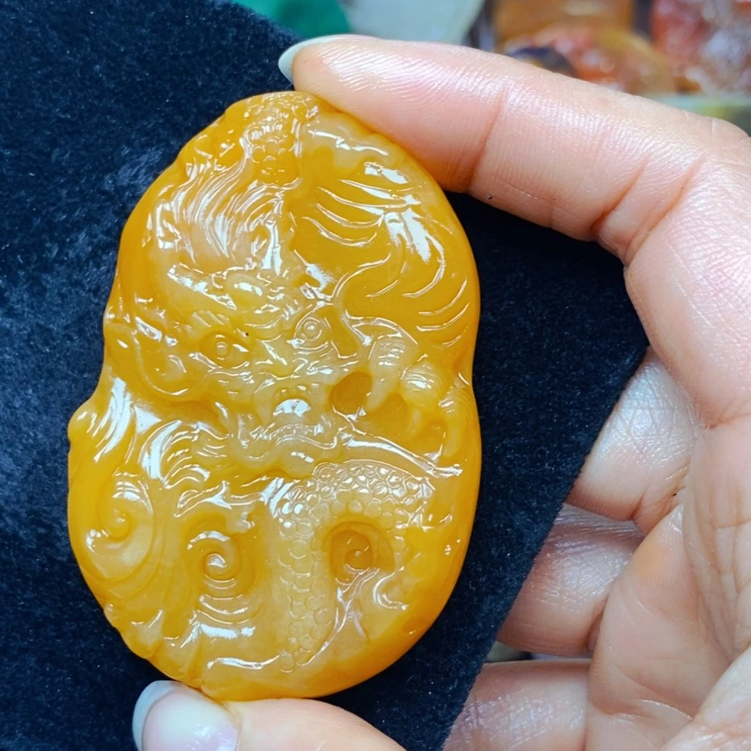 未镶嵌石英质玉（黄龙玉）颈饰