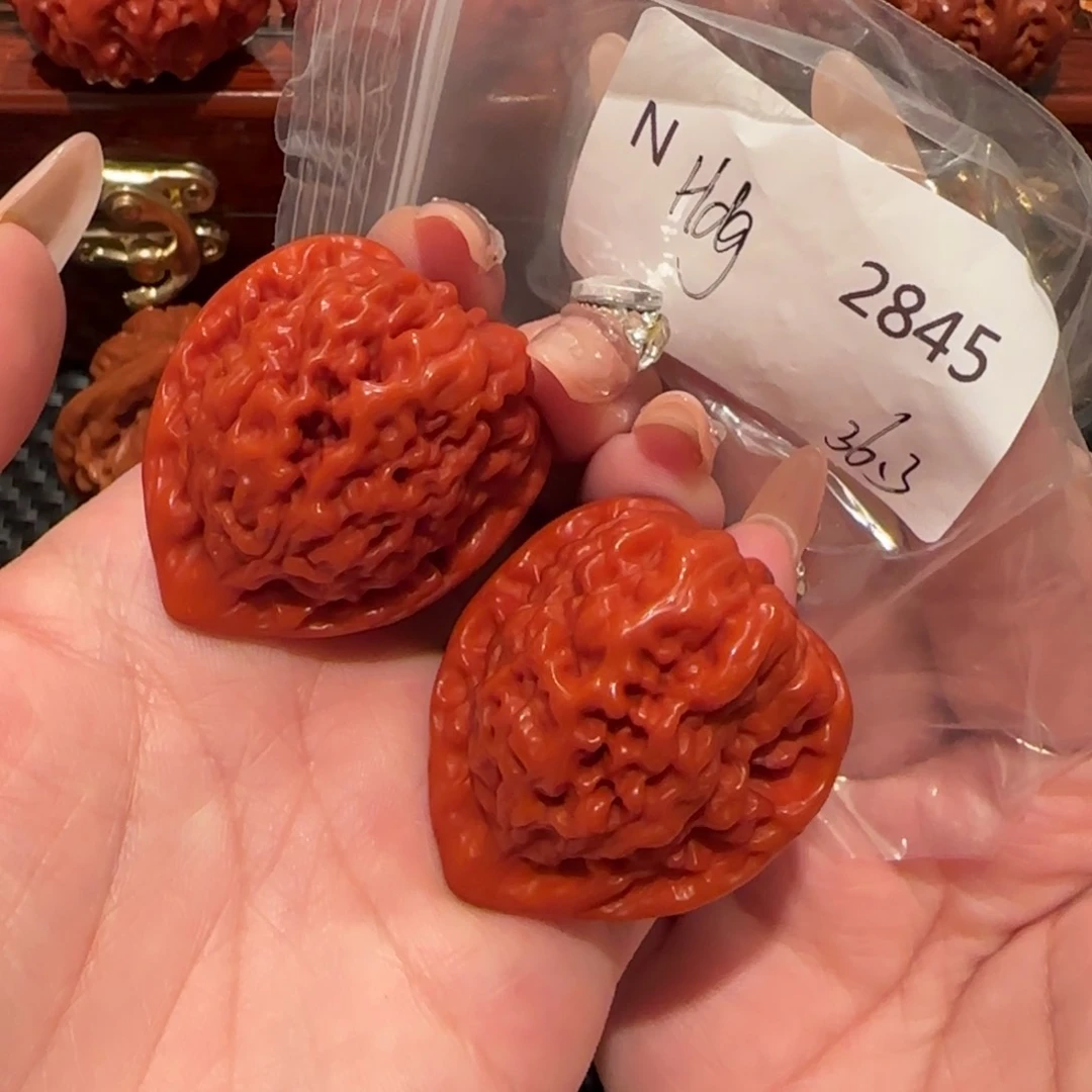 文玩核桃吊坠蝴**应玉化官帽36精品