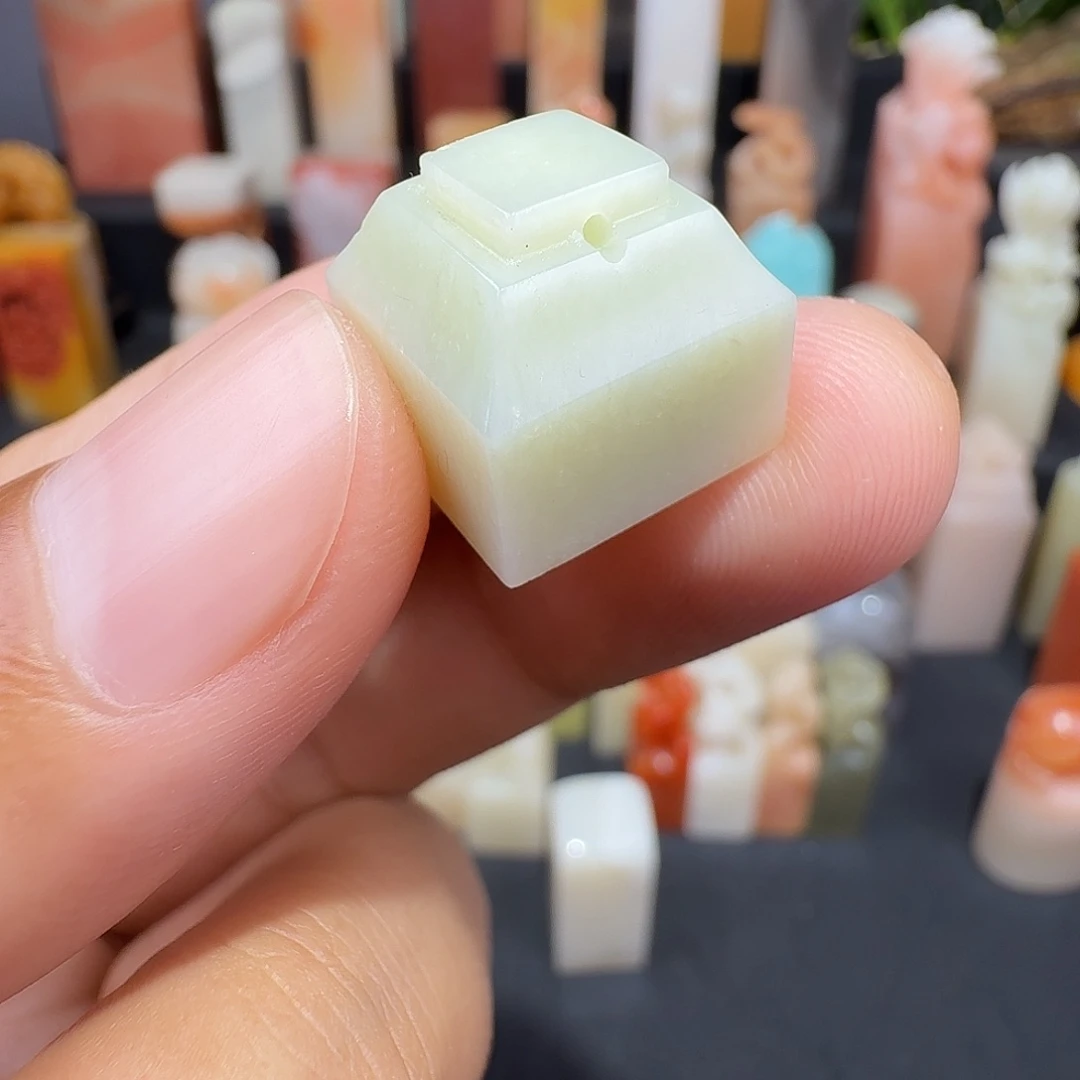 印石老挝石覆斗纽