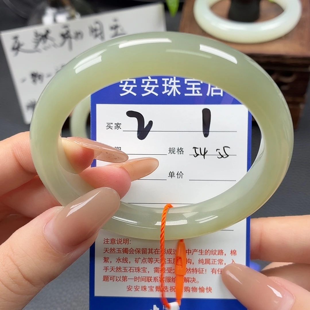 和田玉未镶嵌手镯