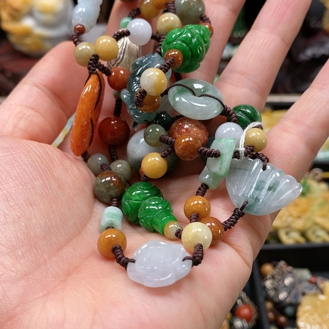 翡翠颈饰未镶嵌翡翠