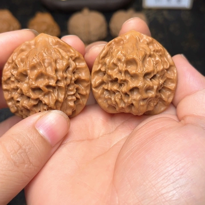朴***昌文玩核桃把件龙鳞文42