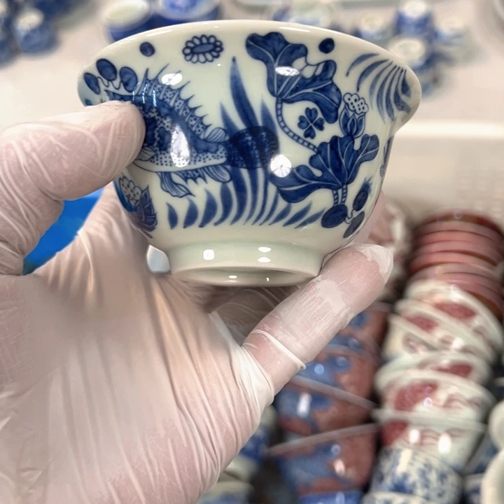 瓷片白青花鱼藻纹压手杯主人杯全品