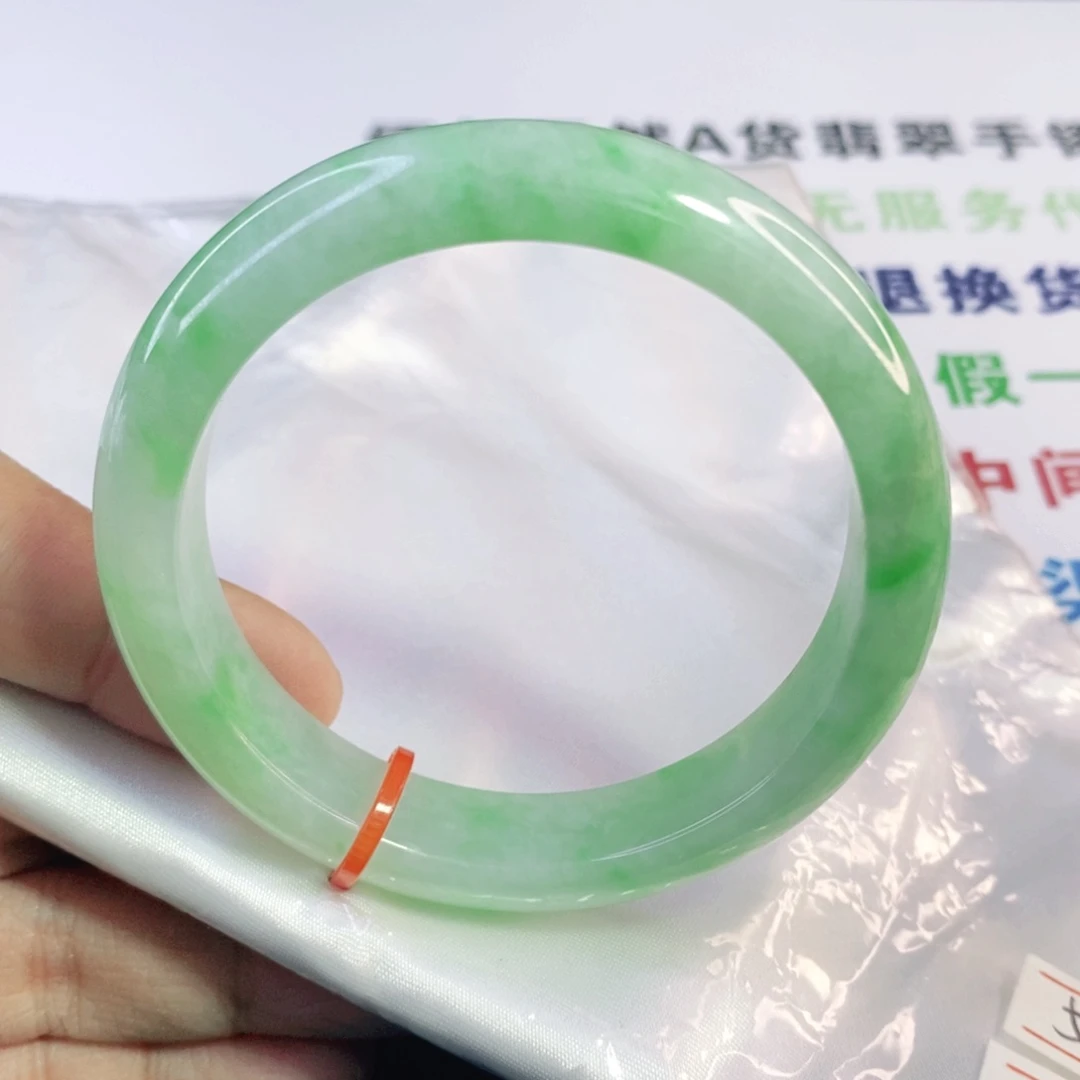 翡翠手镯未镶嵌55圈