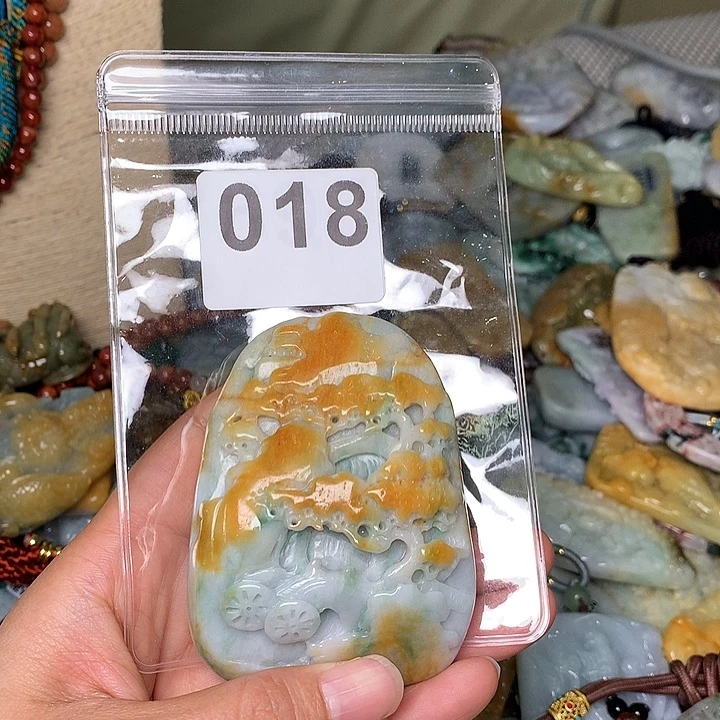 翡翠未镶嵌颈饰小***园翡翠