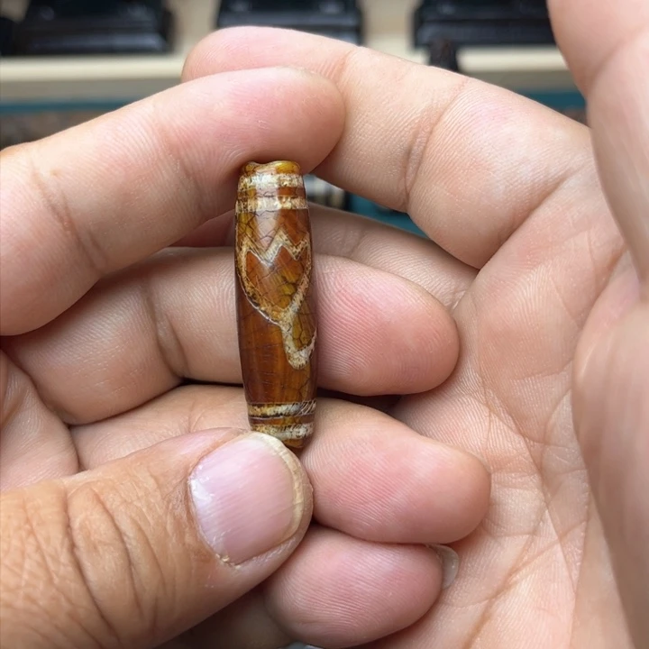 玛瑙/玉髓颈饰未镶嵌左**宝