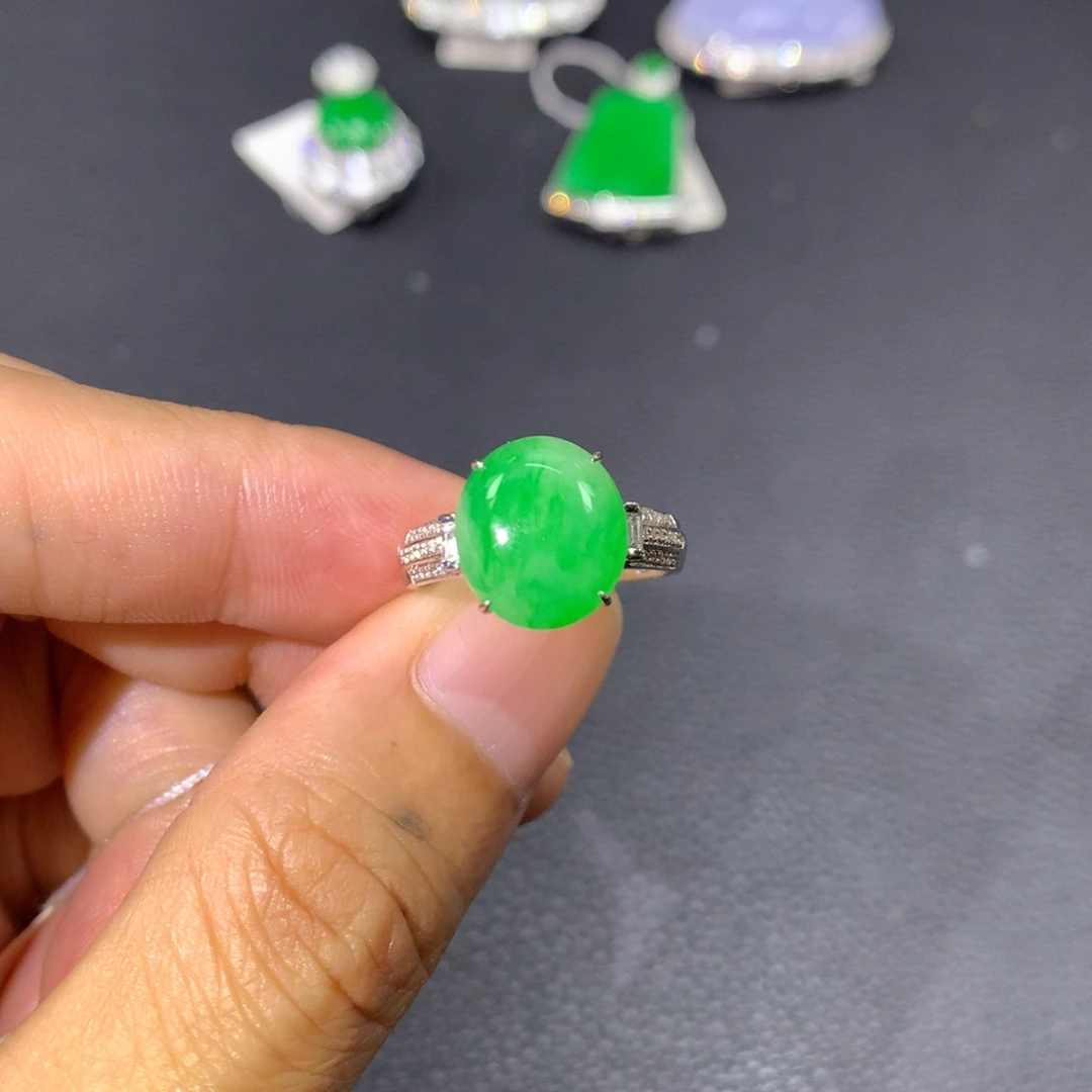 翡翠戒指18K金镶嵌翡翠