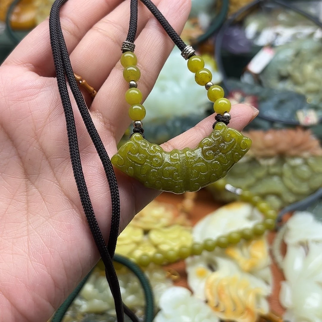 蛇纹石玉未镶嵌吊坠