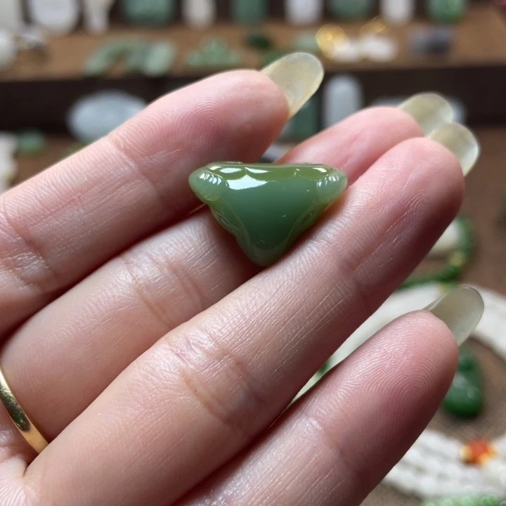 吊坠(不含链)未镶嵌和田玉（碧玉）