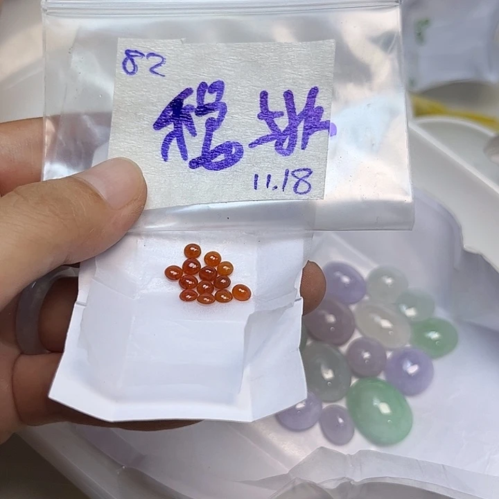 稳****定制翡翠未镶嵌不