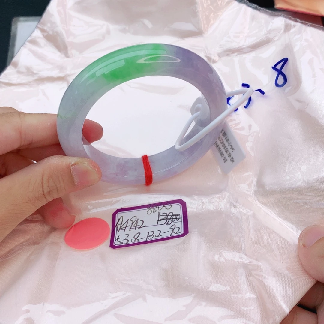 翡翠手镯未镶嵌我