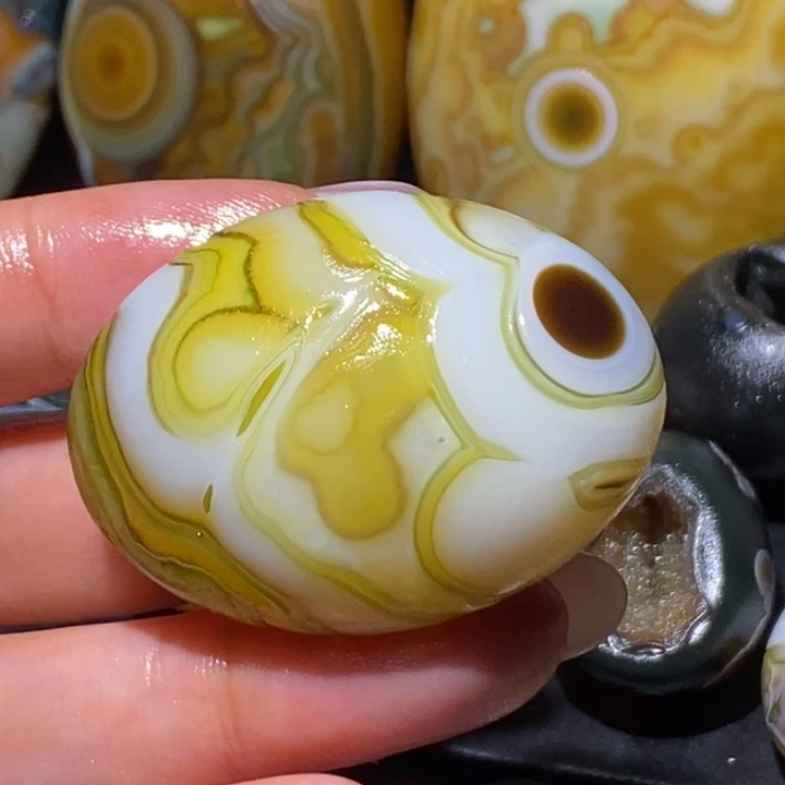 玛瑙/玉髓未镶嵌珠宝奇石64