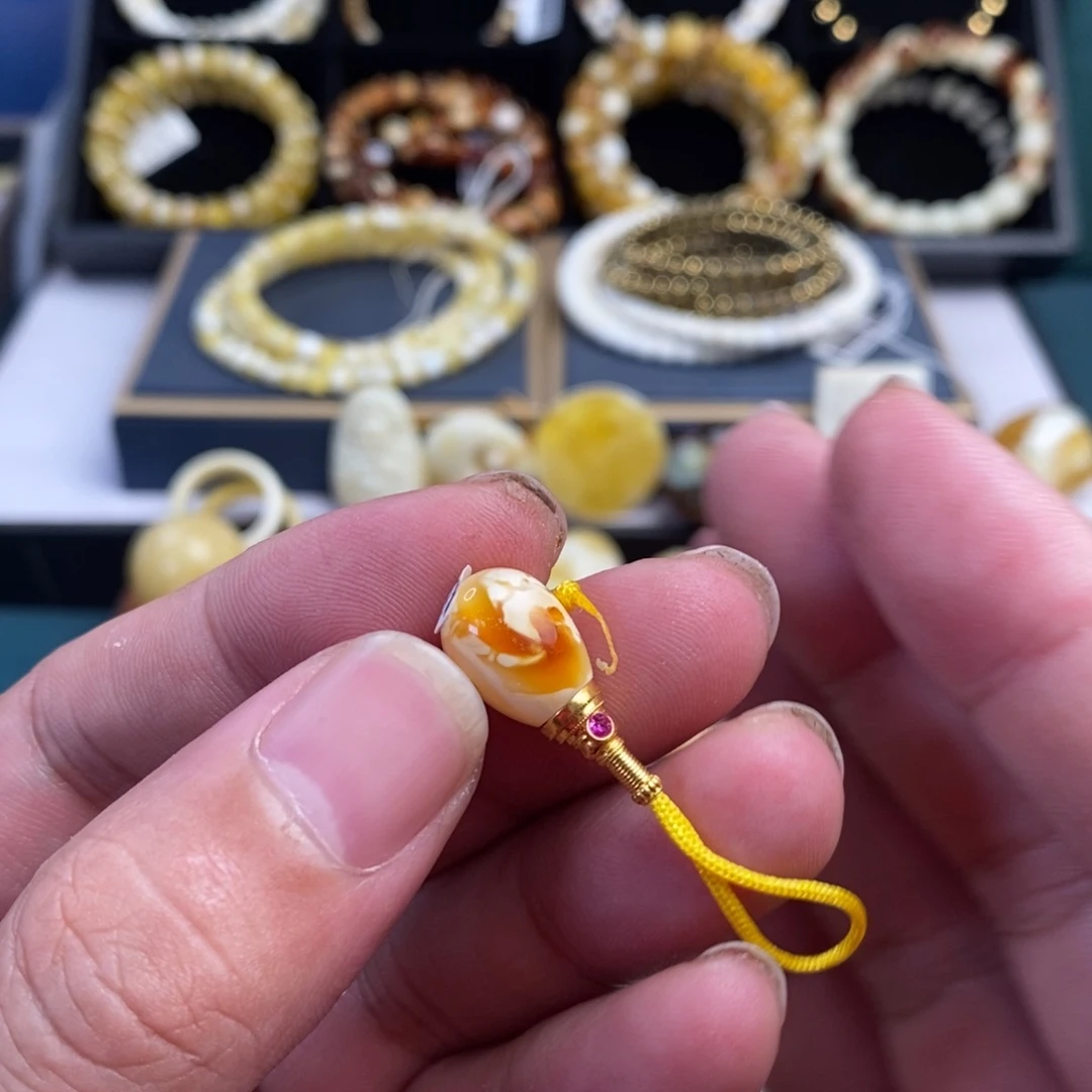 裸石蜜蜡18K金镶嵌10mm沁色三通