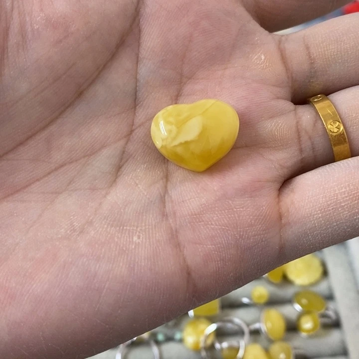 蜜蜡裸石未镶嵌吊坠