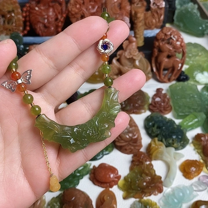 未镶嵌蛇纹石玉颈饰