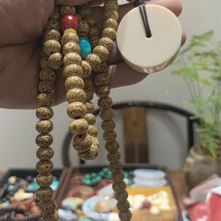 南红玛瑙合金颈饰