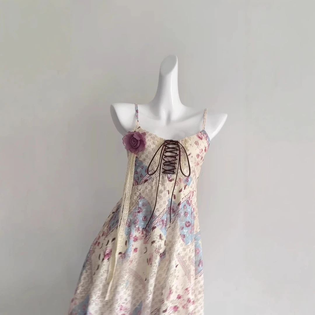 『欣幸』2025夏季新款小众复古碎花蕾丝花苞玫瑰绑带吊带连衣裙女