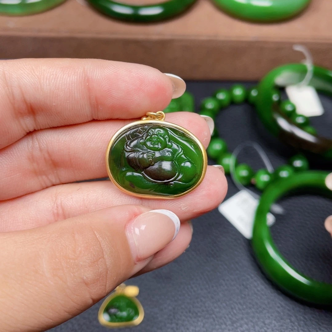 颈饰18K金镶嵌和田玉