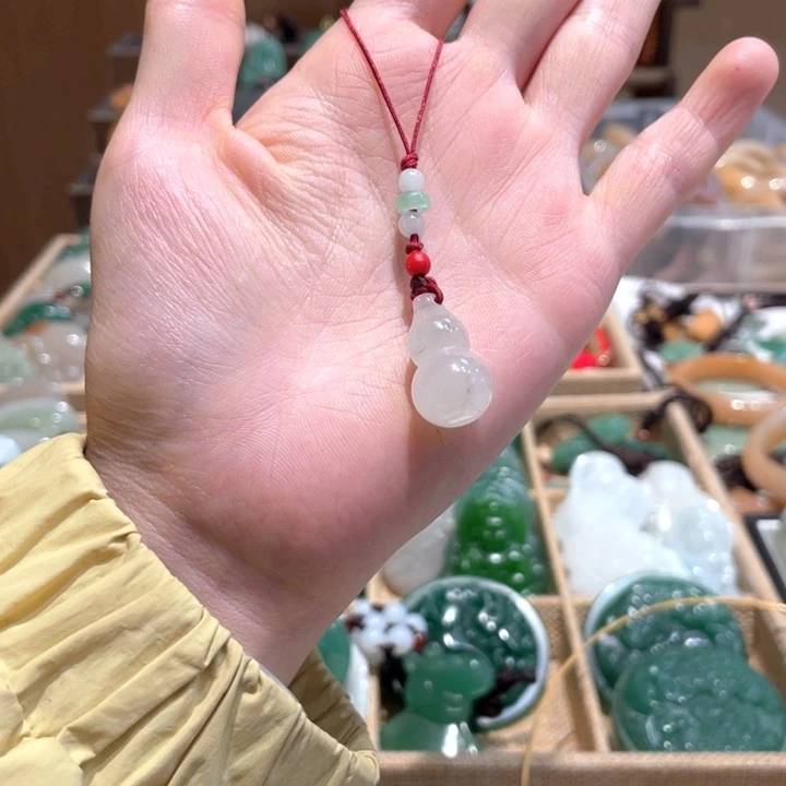 石英质玉未镶嵌颈饰