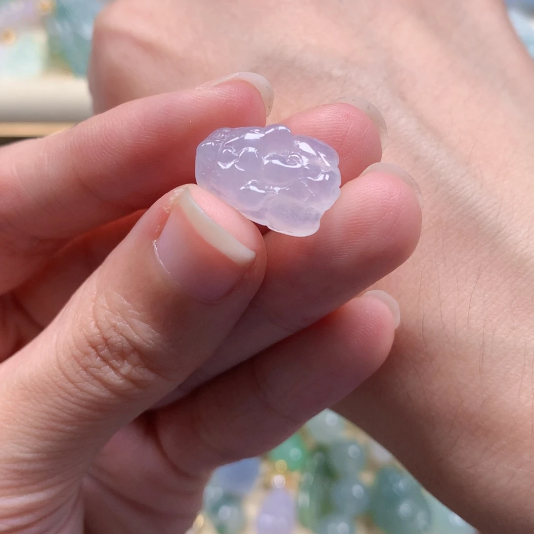 翡翠未镶嵌颈饰是