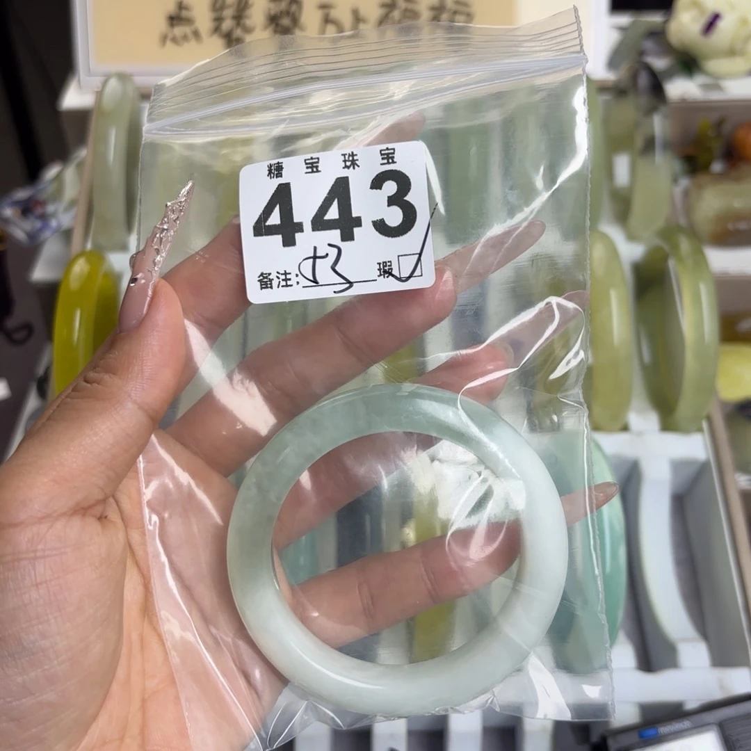 未镶嵌蛇纹石玉手镯萱**?