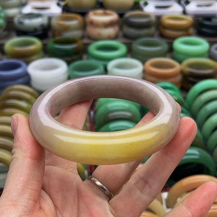 未镶嵌手镯（圆镯）石英质玉