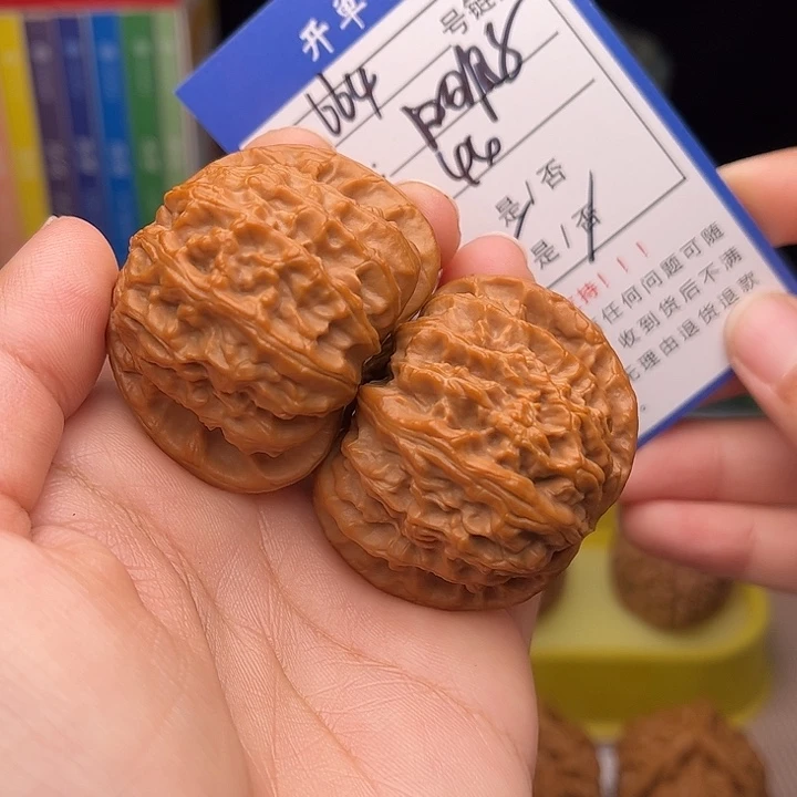 文玩核桃手捻核桃