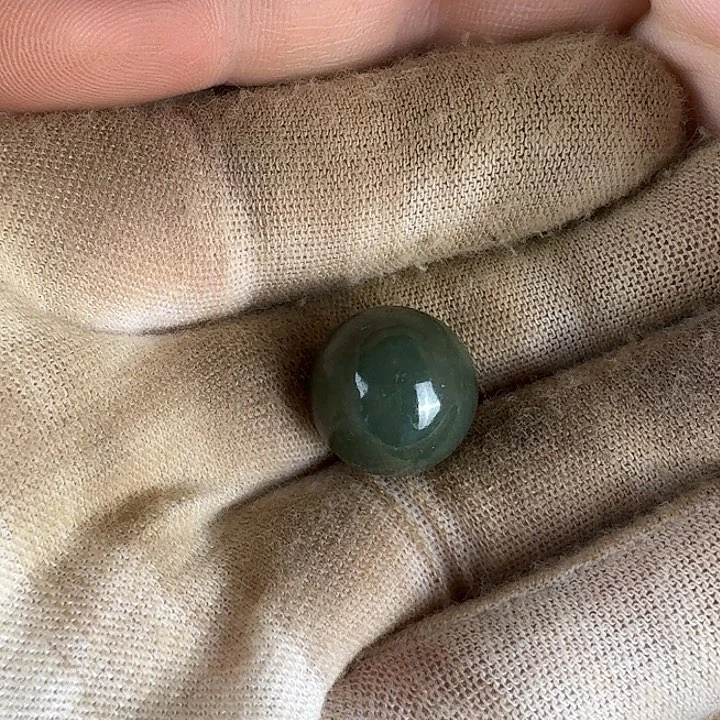 没***茶和田玉未镶嵌挂件