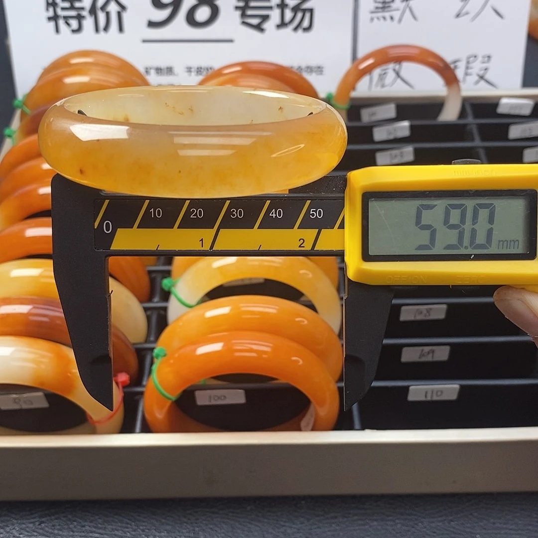 未镶嵌石英质玉（黄龙玉）手镯102号
