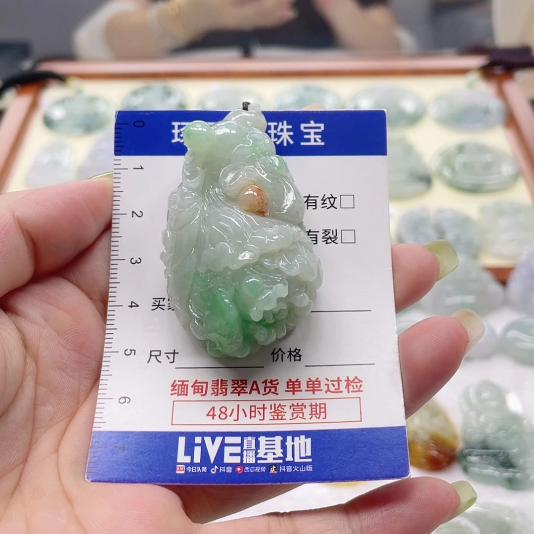 颈饰未镶嵌翡翠白菜