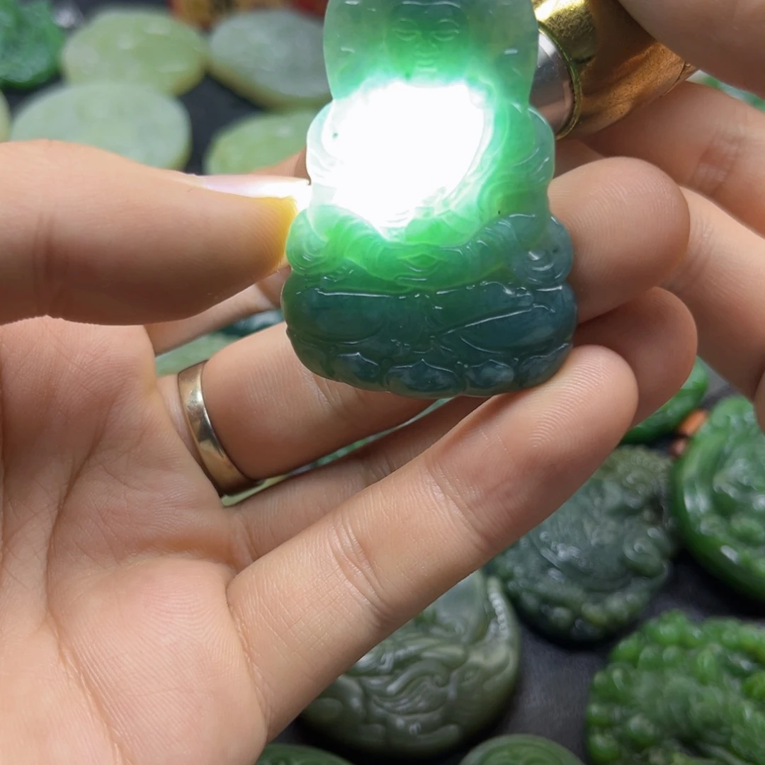 翡翠颈饰未镶嵌翡翠