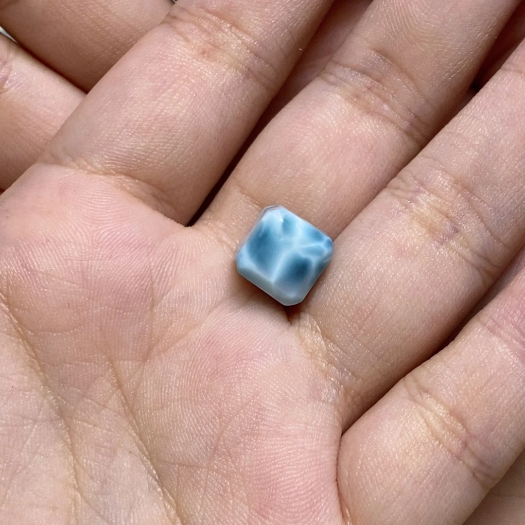 丽****针钠钙石（海纹石）未镶嵌颈饰