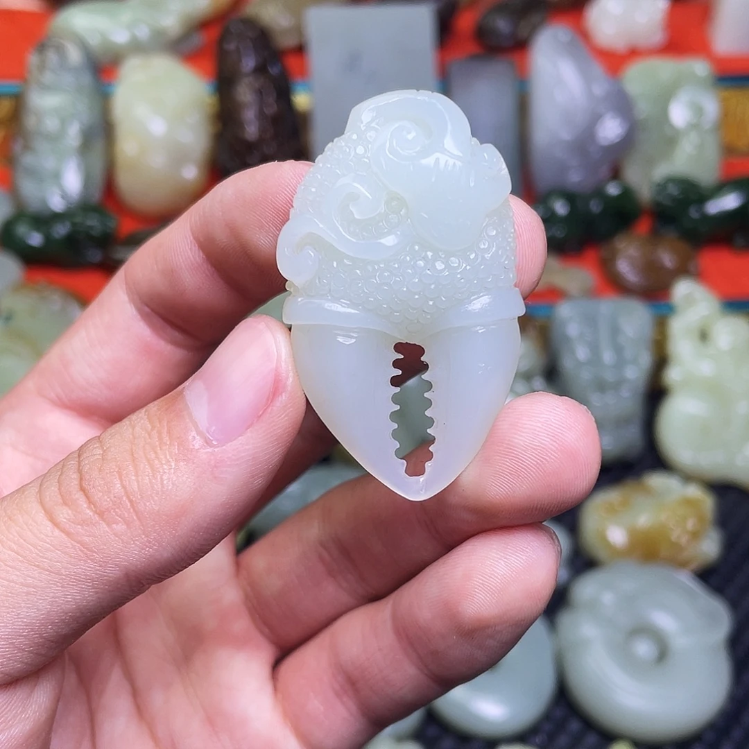 和田玉未镶嵌颈饰