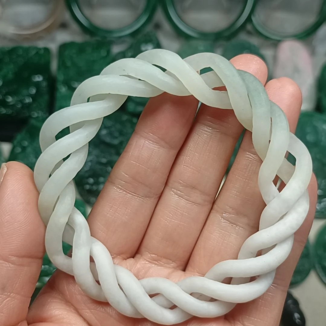 独山玉未镶嵌手镯