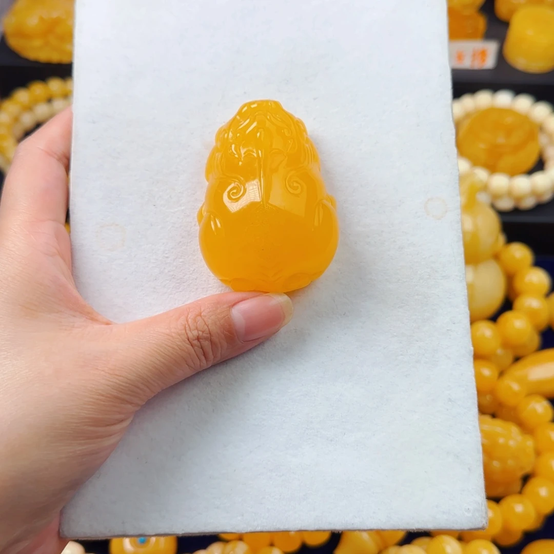 蜜蜡未镶嵌颈饰貔貅吊坠