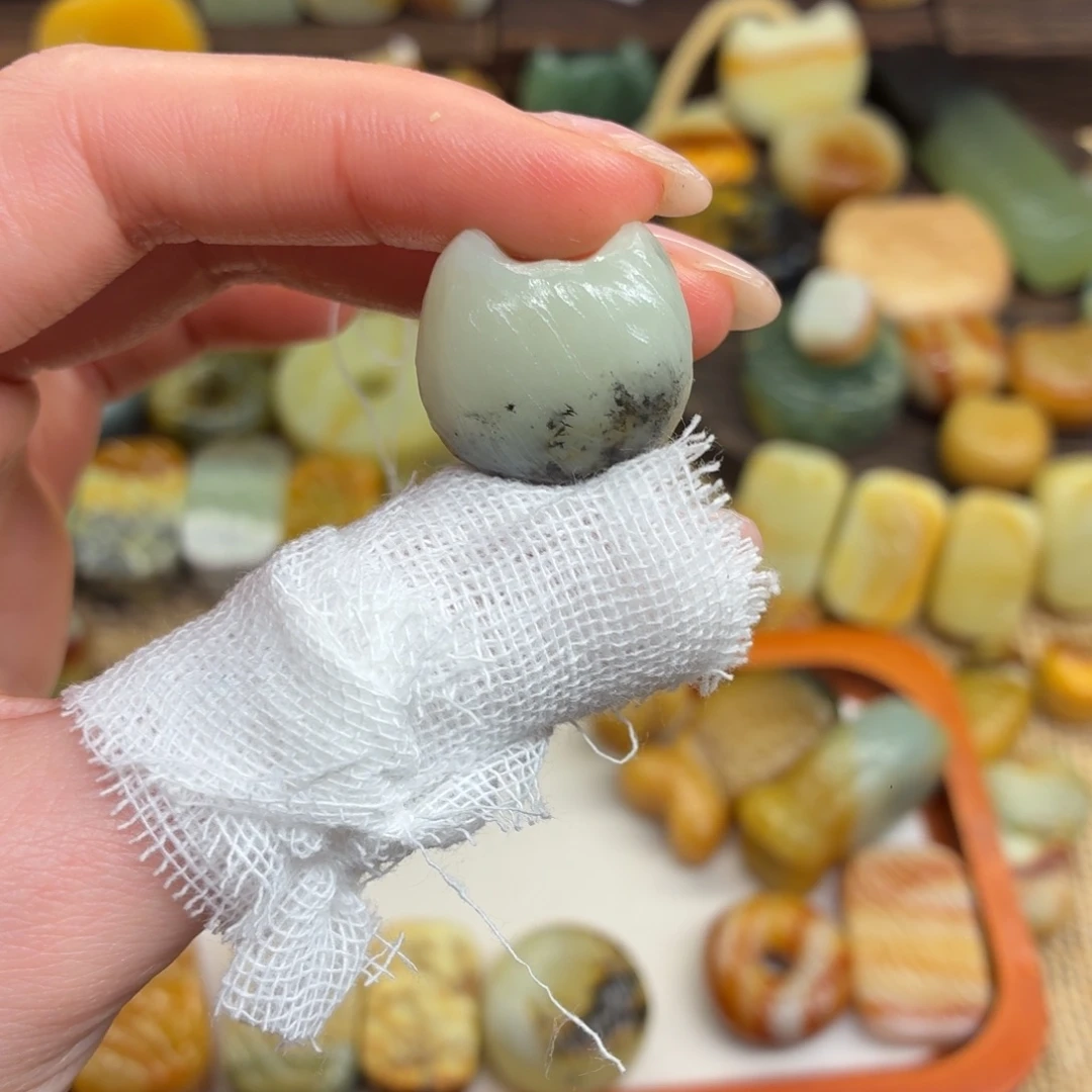 A***梦蛇纹石玉未镶嵌颈饰