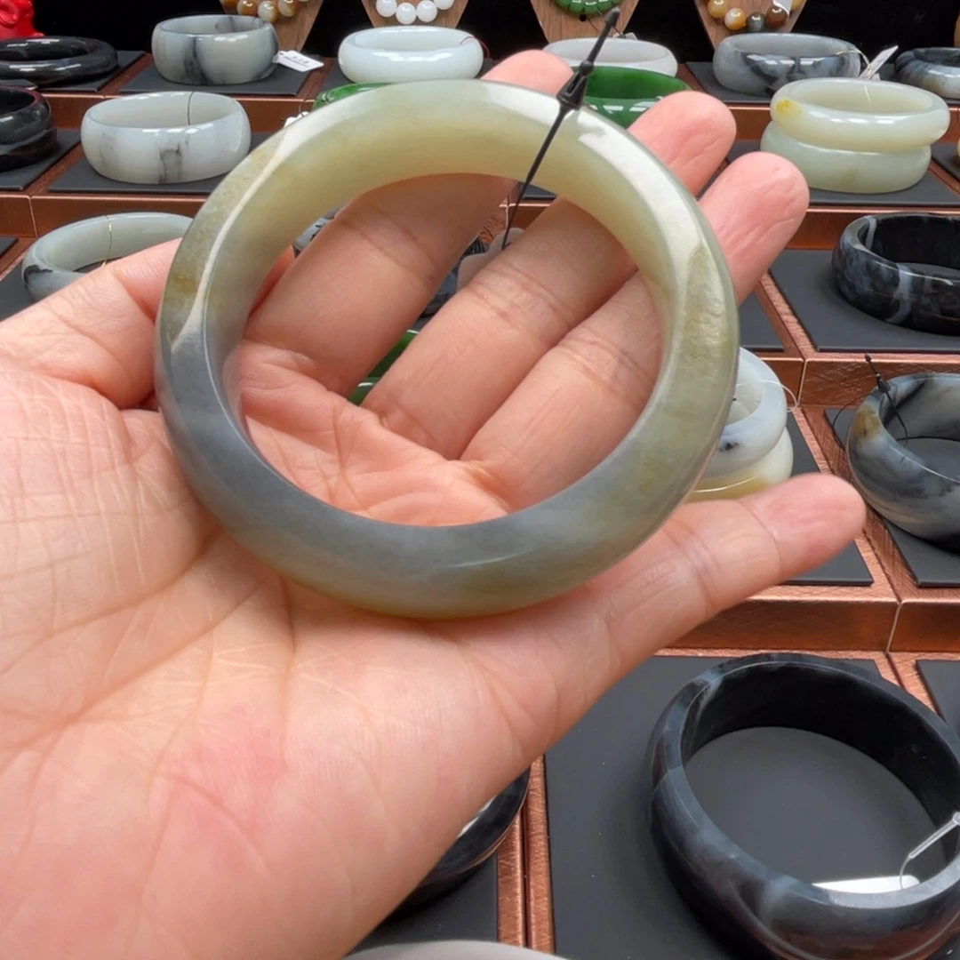 Z***X和田玉未镶嵌手镯