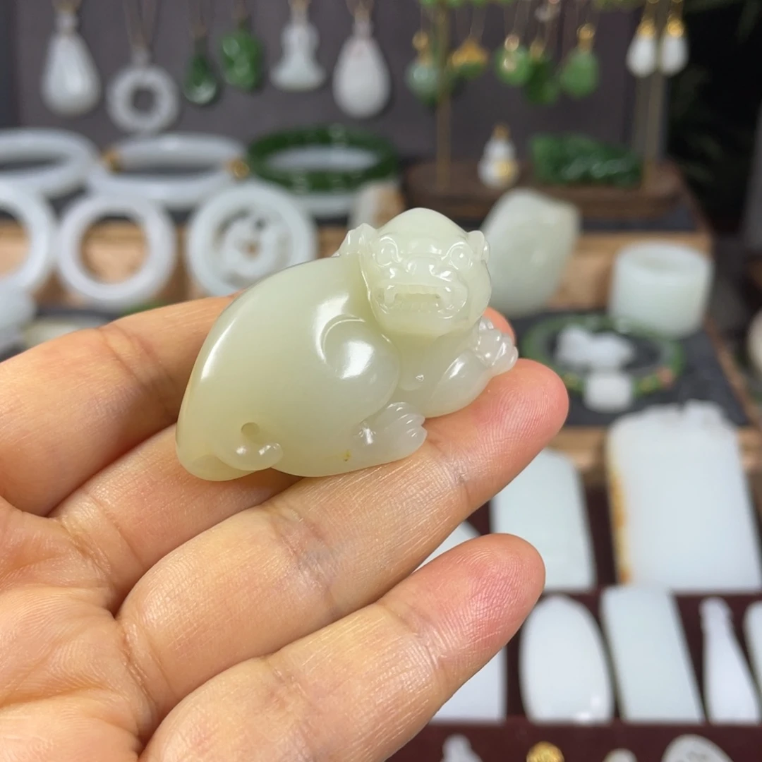 量***贩和田玉未镶嵌颈饰